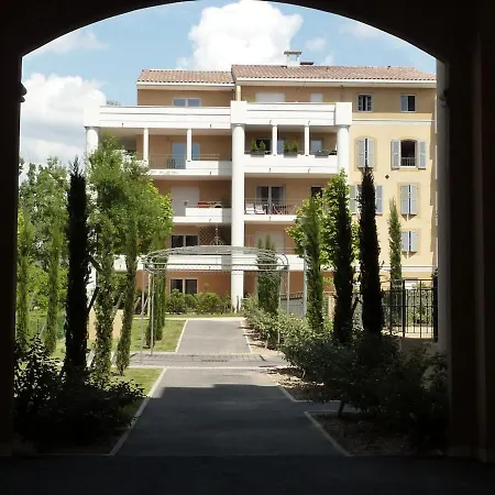 Апартаменты Calme Et Spacieux A Aix En Provence